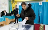 Bureau de vote à Almaty lors du référendum constitutionnel au Kazakhstan, le 15 mars 2026