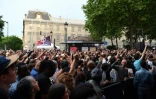 Des sympathisants de la Nupes rassemblés à paris, le 19 juin 2022