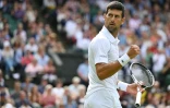 Le Serbe Novak Djokovic contre l'Australien Thanasi Kokkinakis au 2e tour de Wimbledon, le 29 juin 2022 à Londres   