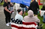 Des partisans de Donald Trump à l'aéroport de Prestwick, en Ecosse, le 25 juillet 2025