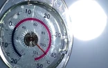 L'épisode, lié au changement climatique et qui a débuté jeudi, bouscule le pays, contraignant entre autres les écoles ou chantiers à s'adapter, voire à fermer