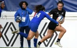 L'ailière néo-zélandaise Portia Woodman tente de repousser l'ailière francaise Cyrielle Banet, lors de leur dernier test-match de la tournée d'automne, le 20 novembre 2021 au Stade Pierre-Fabre à Castres