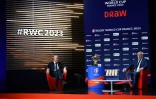 Le président de la Fédération française de rugby Bernard Laporte (g) et Claude Atcher, le 14 décembre 2020 à Paris 