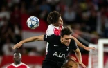 Le Monégasque Maghnes Akliouche (en haut) et Joao Palhinha de Tottenham lors du match nul 0-0 en Ligue des champions, le 22 octobre 2025 à Monaco