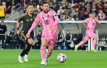 La star du football Lionel Messi contrôle le ballon, le 21 février 2026 à Los Angeles aux Etats-Unis