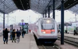 Le dernier train Allegro en provenance de Saint-Pétersbourg arrive en gare centrale d'Helsinki, le 27 mars 2022
