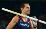 Renaud Lavillenie lors des qualifications à la perche aux JO de Rio, le 13 août 2016