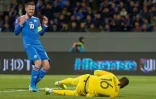 L'islande du capitaine Gylfi Sigurdsson, ici contre la France Ă Reykjavik le 11 octobre 2019, disputera les barrages de l'Euro