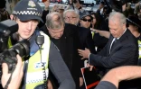 Le cardinal australien George Pell (c), numéro trois du Vatican, arrive au tribunal de Melbourne le 26 juillet 2017