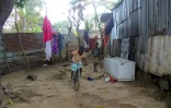 Des enfants jouent à La Vigie, en Petite -Terre, un bidonville de Mayotte, le 22 septembre 2017