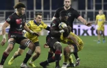 Le flanker de Lyon, Patrick Sobela, échappe à la défense clermontoise, lors de leur match de Top 14, le 5 février 2021 au stade Michelin à Clermont-Ferrand