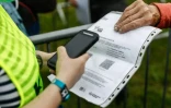 Pass vaccinal vérifié à l'entrée du festival Les Vieilles Charrues à Carhaix-Plouguer, le 8 juillet 2021
