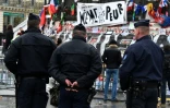 Des policiers sur la place de la République, le 10 janvier 2016 à Paris