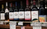 Des vins américains dans les rayons d'un supermarché américain à Pékin, le 4 avril 2018 