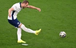 Le capitaine anglais Harry Kane égalise sur penalty contre les Pays-Bas, le 10 juillet 2024 à Dortmund