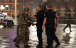 Militaires et policiers le 14 juillet 2016 à Nice après l'attaque terroriste qui a fait 84 morts sur la Promenade des Anglais