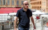 Stéphane G., alias Coudoux, arrive au tribunal de Nice, dans les Alpes-Maritimes, le 6 juillet 2026, pour l'ouverture du procès des streameurs Safine et Naruto