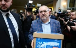 Boris Nadejdin, candidat à la présidentielle russe, arrive à la Commission électorale pour déposer les signatures de soutien nécessaires à l'enregistrement de sa candidature, le 31 janvier 2024 à Moscou