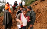 Evacuation de familles après une coulée de boue à Itogon provoqué par le typhon Mangkhut, le 16 septembre 2018 aux Philippines