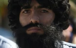 Un prisonnier taliban lors de sa libération de la prison de Bagram à environ 50 km au nord de Kaboul, le 26 mai 2020