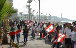 Les manifestants libanais forment une chaîne humaine, à Saïda, le 27 octobre 2019