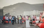 Des migrants débarquent d'un bateau des garde-côtes espagnols sur l'île de Gran Canaria, le 10 juillet 2023