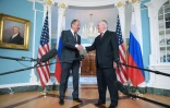 Le secrétaire d?État américain Rex Tillerson (D) et le chef de la diplomatie russe Sergueï Lavrov à Washington, le 10 mai 2017