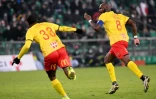 La joie de l'attaquant ivoirien de Lens, Seko Fofana, après avoir marqué le but de la victoire (2-1) dans le temps additionnel face à Saint-Etienne, lors de la 21e journée de Ligue 1, le 15 janvier 2022 au Stade Geoffroy-Guichard