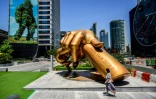 Une oeuvre du sculpteur sud-coréen Hwang Man-seok à la gloire de "Gangnam Style", le 1er juin 2022 dans le quartier de Gangnam à Séoul