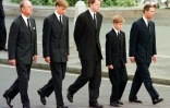 Le prince Philip, le prince William, le Comte Spencer, les princes Charles et Harry lors des funérailles de Diana, à Londres le 6 septembre 1997