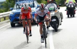 Le duo d'échappés Fausto Masnada (g) et Valerio Conti s'envolent, le premier pour la victoire d'étape, le scond pour le maillot rose, le 16 mai 2019 à San Giovanni Rotondo