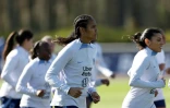La capitaine Wendie Renard (au centre) avec ses coéquipières à l'entraînement des Bleues à Clairefontaine, le 3 avril 2023 