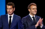 Le président de la République Emmanuel Macron (droite) et le président de l'Association des maires de France David Lisnard participent au 103e congrès de l'organisation, le 18 novembre 2021 à Paris