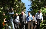 Dimanche 15 Mai 2011

François Bayrou en visite à La Réunion