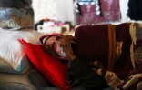 Agé de 82 ans, Khalil Tamr, a dû fuir Afrine en raison de l'offensive des forces turques et a trouvé refuge dans une maison abandonnées dans le village de de As-Ziyara, une zone contrôlée par les forces kurdes et syriennes. Photo du 19 mars 2018