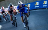Le Français Julian Alaphilippe lors de l'ascension du mythique Poggio avant sa victoire dans l'édition 2019 de Milan - Sanremo le 23 mars 2019.