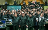 Photo fournie par l'agence de presse parlementaire iranienne Icana montrant les députés iraniens vêtus de l'uniforme des Gardiens de la Révolution, le 1er février 2026 à Téhéran