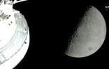 Cette capture d'écran d'une diffusion en direct de la Nasa montre le vaisseau Orion s'approchant de la Lune, le 6 avril 2026