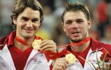Les Suisses Roger Federer et Stan Wawrinka, champions olympiques en double, le 16 août 2008 à Pékin