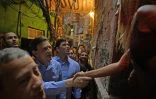 Le maire de Rio de Janeiro Marcelo Crivelle dans la favela de Rocinha, le 27 septembre 2017