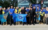 Photo prise et publiée le 26 juin 2025 par le quartier général de coordination pour le traitement des prisonniers de guerre montrant des militaires ukrainiens après leur échange dans un lieu tenu secret en Ukraine