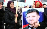 Des femmes tiennent un portrait du dirigeant tchétchène Ramzan Kadyrov à Grozny, le 22 janvier 2019