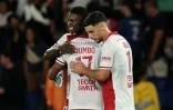 Stanis Idumbo (de dos), auteur du but de la victoire pour Monaco face au PSG, félicité par ses coéquipiers, le 4 septembre 2026 au Parc des Princes