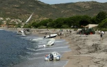Des bateaux échoués sur la plage de Sagone, le 18 août 2022 à Coggia, après de violents orages en Corse

