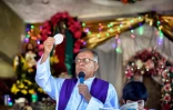 Le père Jesus Mendoza lors d'une messe près d'Acapulco, dans l'Etat de Guerrero, le 14 février 2018 