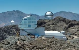 Les observatoires Vera C. Rubin (g) et Gemini Sur, dans la région de Coquimbo, au Chili, le 24 janvier 2024