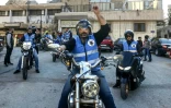 Des membres du club de motards "Hope Bikers Syria" partent distribuer des repas pour l'iftar, pendant le ramadan, le 25 mars 2024 Ă Damas, en Syrie