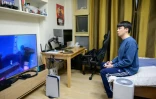 Un joueur se sert de la console PS5 de Sony en novembre 2020 à Seoul