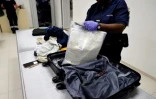 De la cocaïne découverte dans une valise, à l'aéroport de Cayenne, en Guyane française, le 24 mars 2024