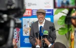Le chef de l'Organisation mondiale de la santé (OMS), Tedros Adhanom Ghebreyesus, s'adresse aux journalistes après son arrivée à Kinshasa, en République démocratique du Congo, le 28 mai 2026
